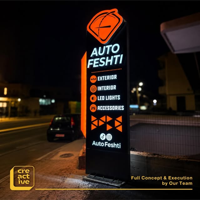 Advertising totem for Auto Feshti at night
