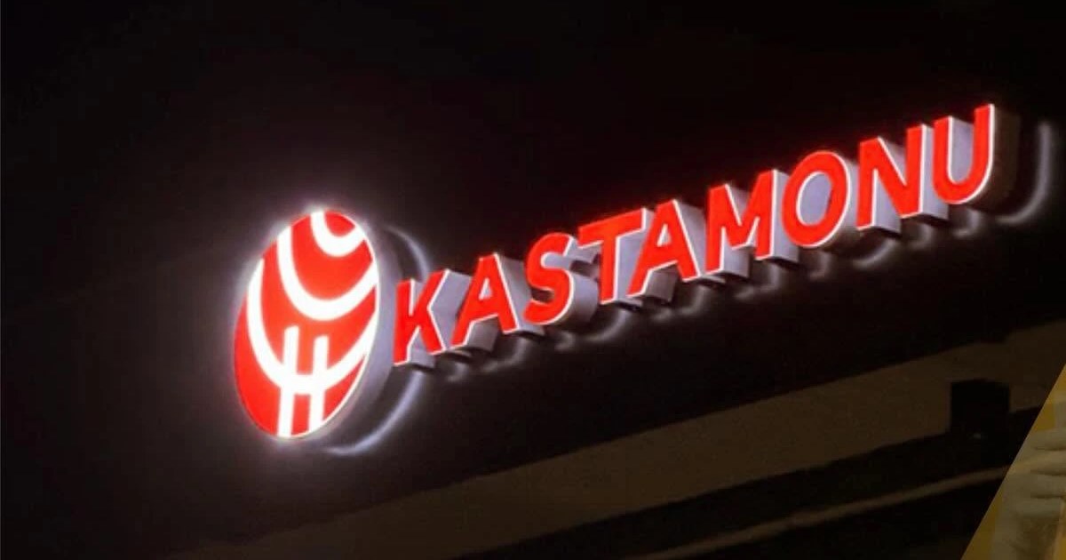 3D lettering “KASTAMONU” with illuminated logo at night