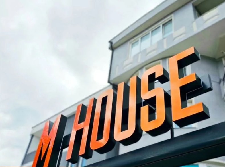 3D lettering “M HOUSE” on the terrace